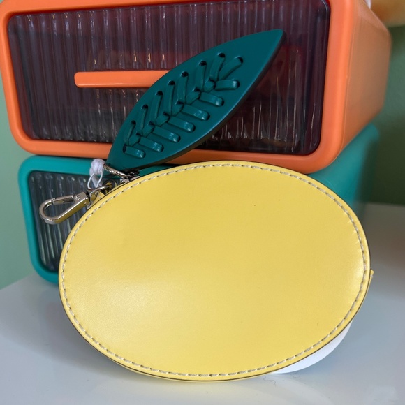 2022 STAUD Lemon Coin Pouch NWT - Picture 3 of 3